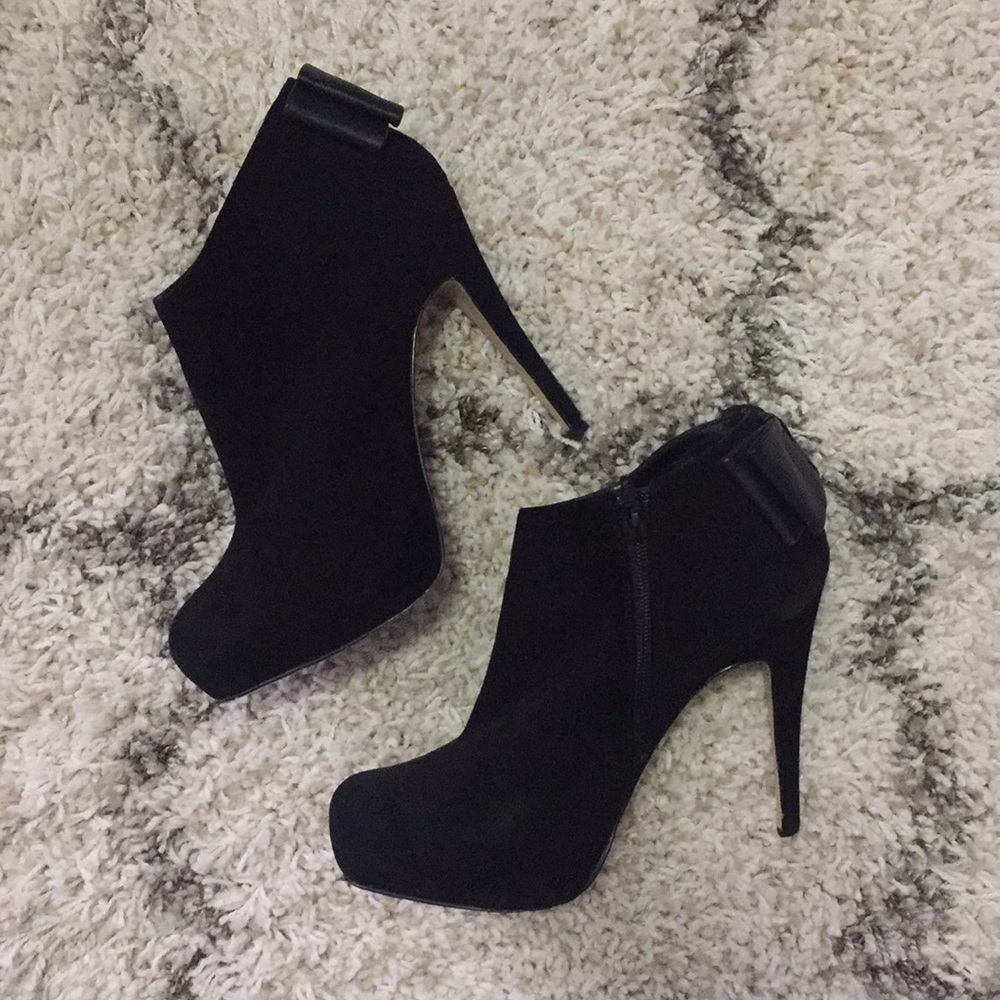 Dolce Vita heeled black booties